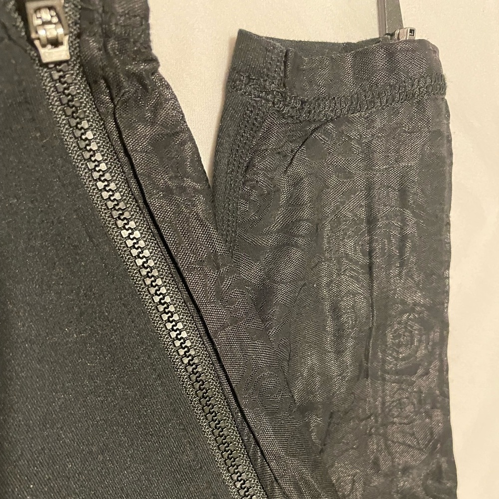 Fabletics- XXS Black Leggings - With Zippers at bottoms - Picture 4 of 5
